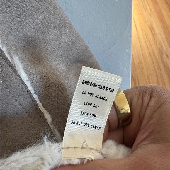 Altar'd State Cream and Tan Shearling Vest - Picture 5 of 7